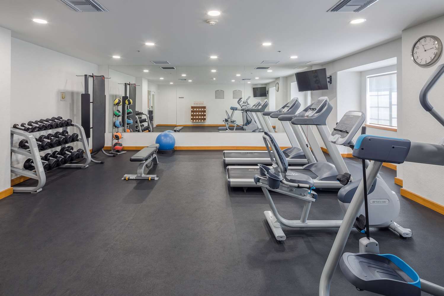 Microtel Inn & Suites by Wyndham Culiacan 27/56