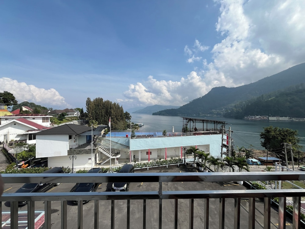 Grand Tamaro Hotel Parapat 44/49