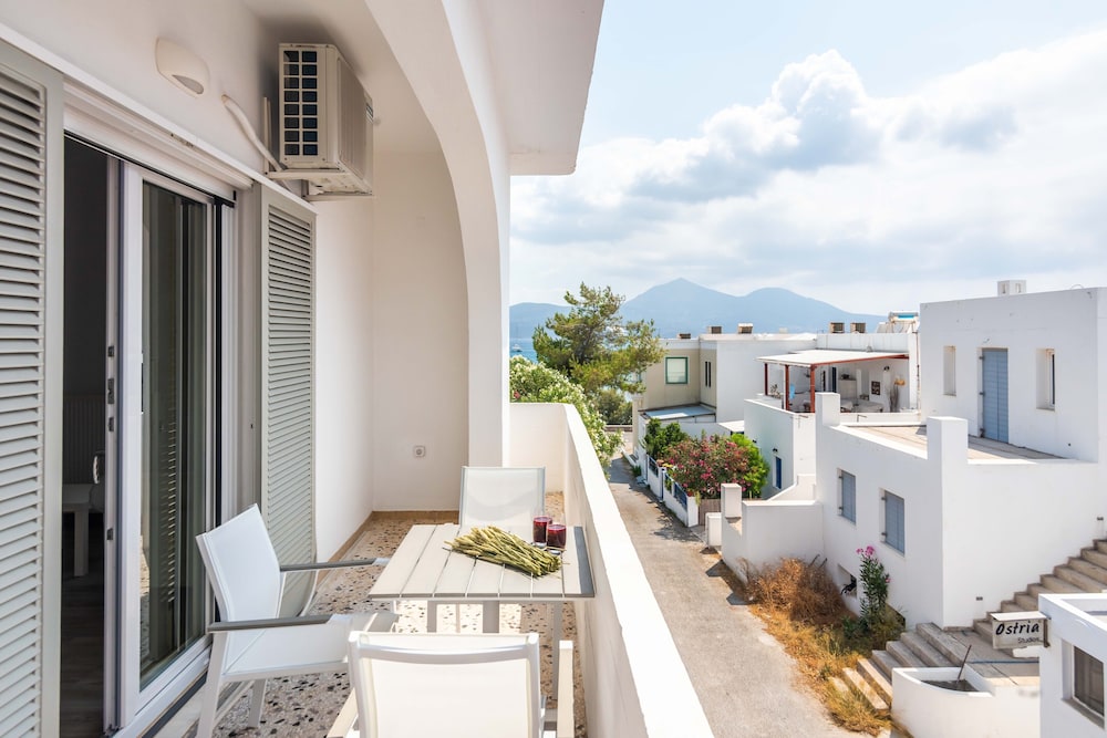 White Rock Milos Suites 1/55