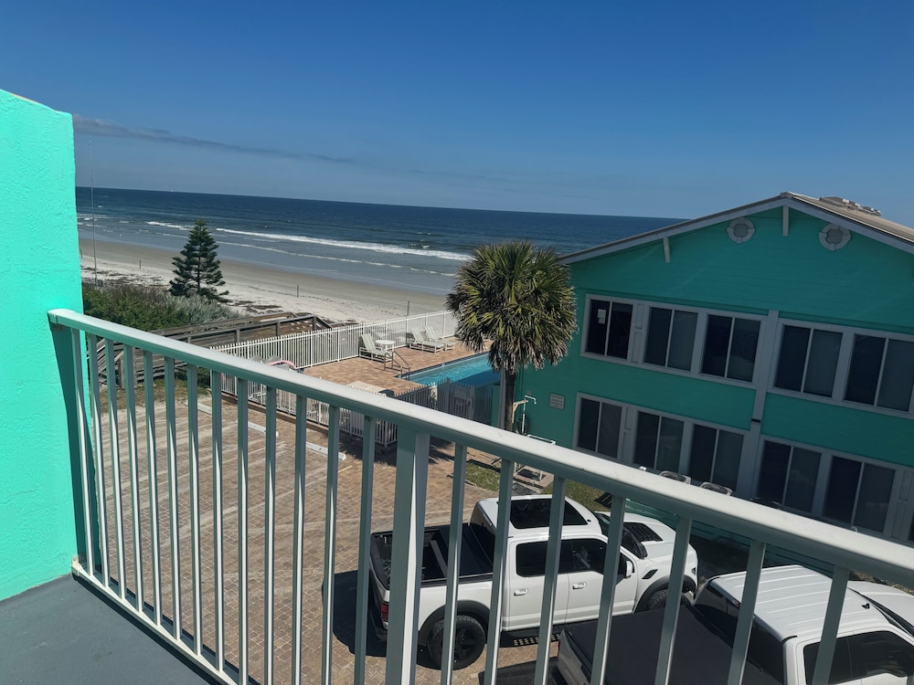 New Smyrna Waves MOD Collection by Sonesta 1/50