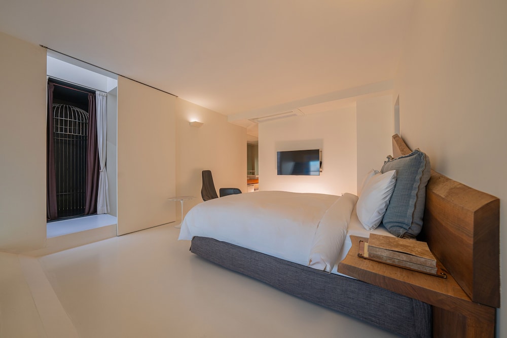 CINEMA, PENTHOUSE, TRIPLE