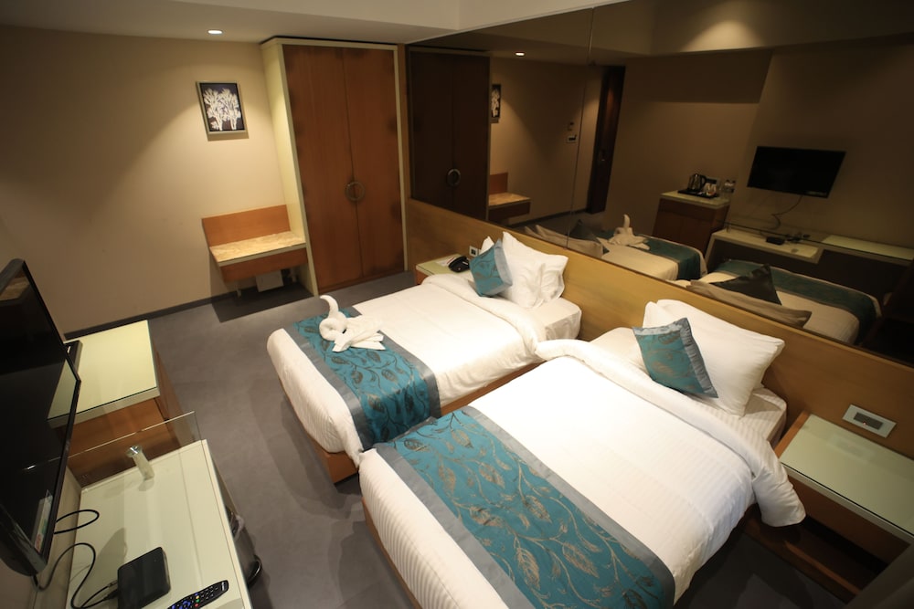 The Byke Delotel, Borivali 17/39