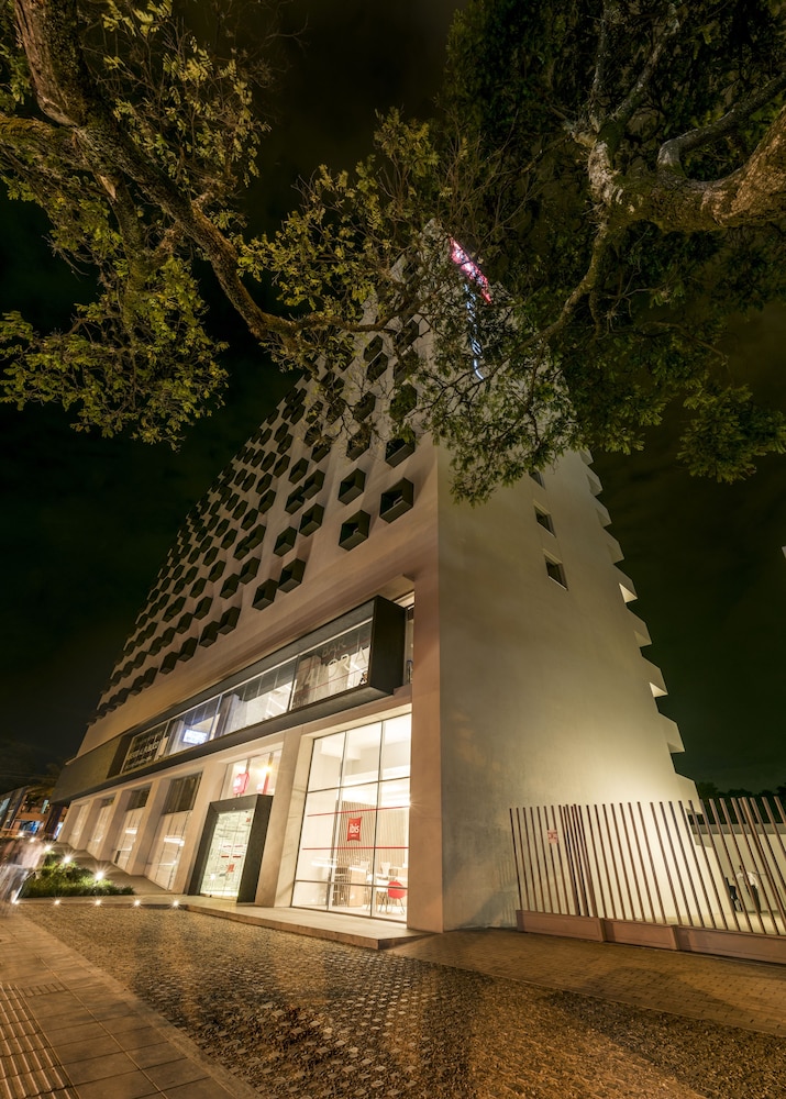 Ibis Cali Granada 4/75