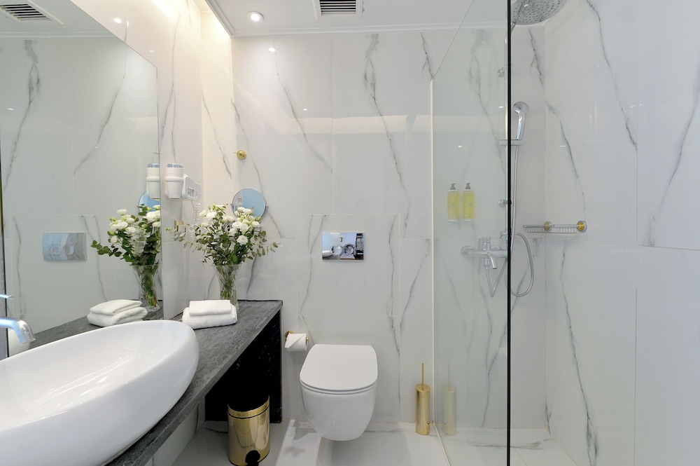 Acropolian Spirit Boutique Hotel 63/64
