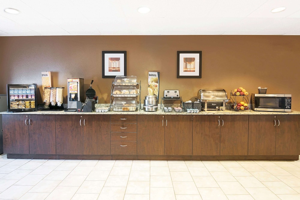 Microtel Inn And Suites Austin 27/38