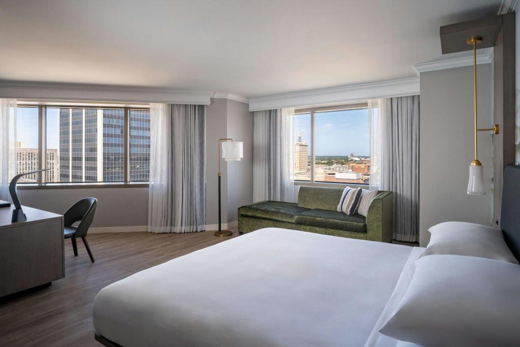 Renovated, Guest Room, King Bed, City View, Large, Corner