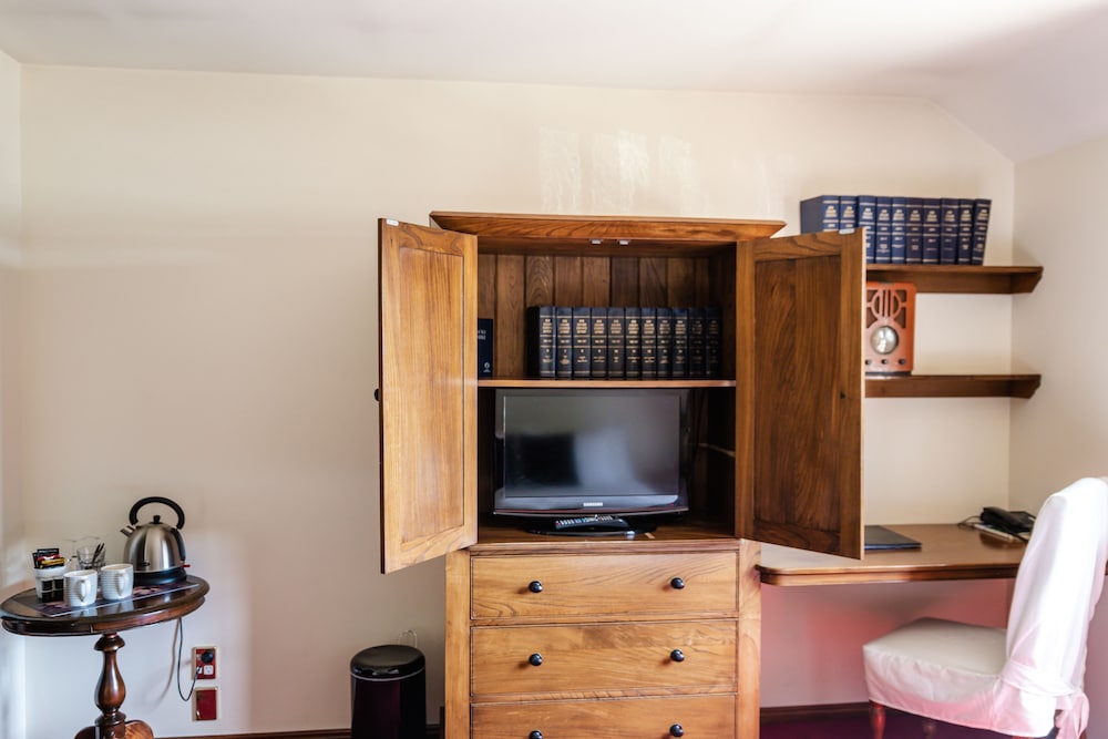 The Honest Lawyer, Ascend Hotel Collection 40/49