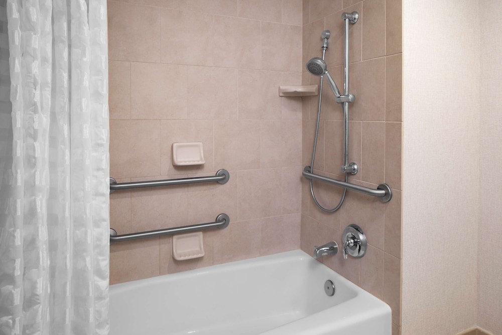 Hyatt Place Long Island East End 43/44