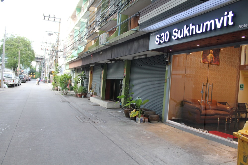 S30 Hotel 3/44