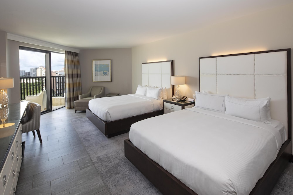 Preferred, 3 Rooms, Premium, Suite, King Bed, 2 Queen Beds, Ocean View, Sofa