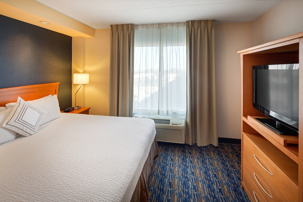 Room at Fairfield Inn And Suites By Marriott Toronto Brampton, BRAMPTON - ONTARIO