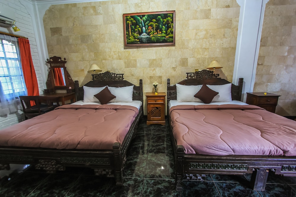 Lumbung Sari Hotel 25/50