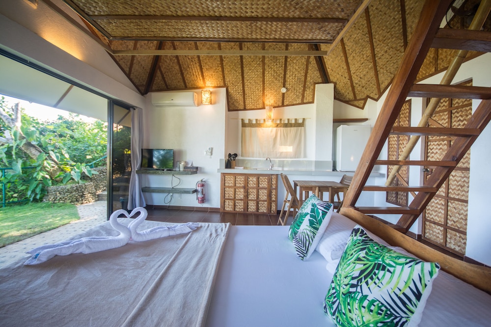 Cliff, Bungalow, Futon Bed, King Bed
