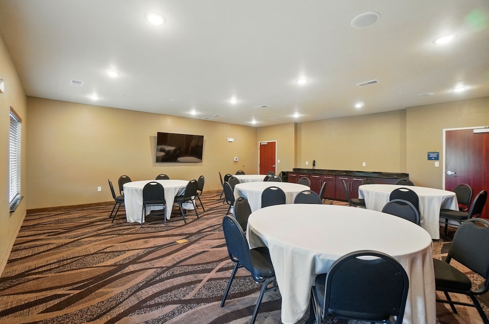 Cobblestone Hotel & Suites - Russells Point at Indian Lake 34/50