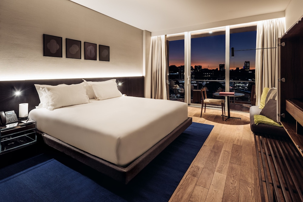 SUPERIOR, KING BED, CORNER
