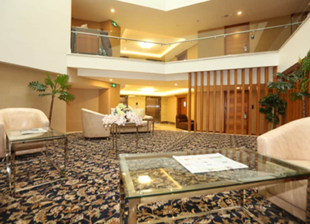 Hotel Chennai Le Palace 72/72