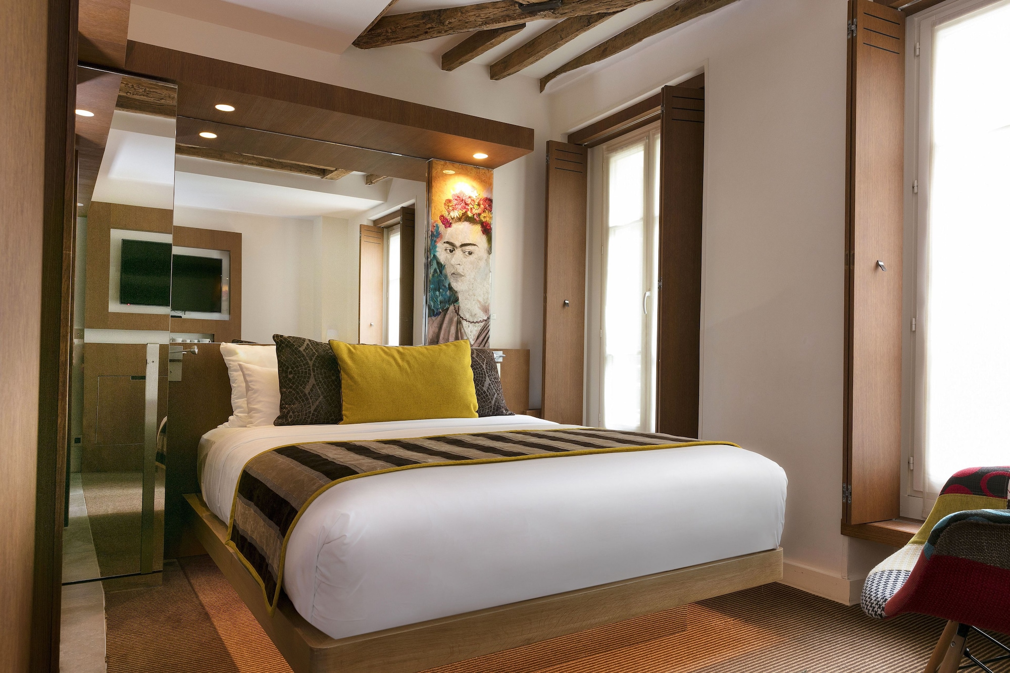 DELUXE, DOUBLE BED