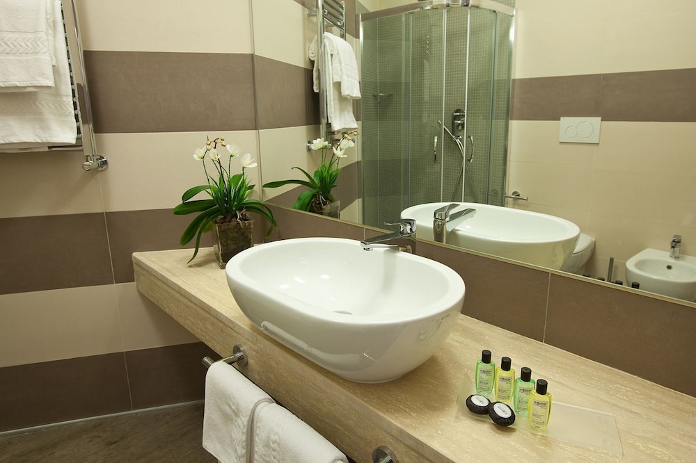 Seven Suites 50/58