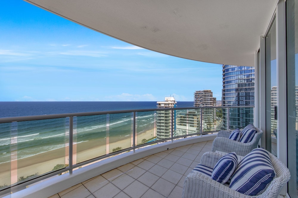 Pacific Views Resort 38/73