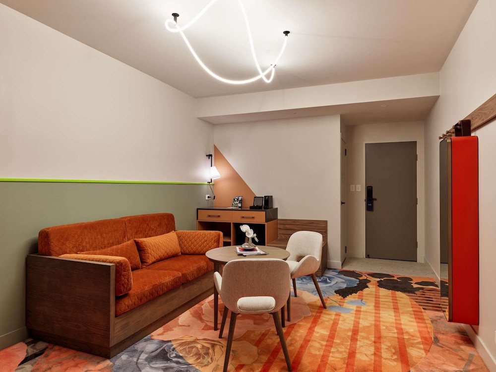 The Clarence Hotel Sydney 33/41