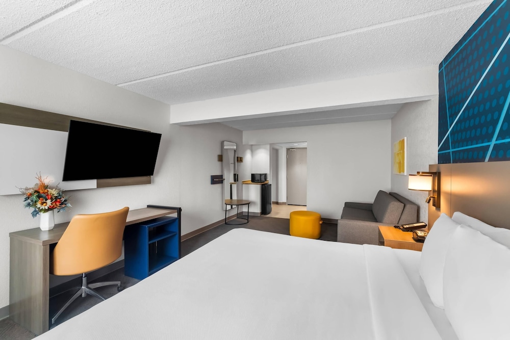 BUSINESS, SUITE, KING BED, ACCESSIBLE