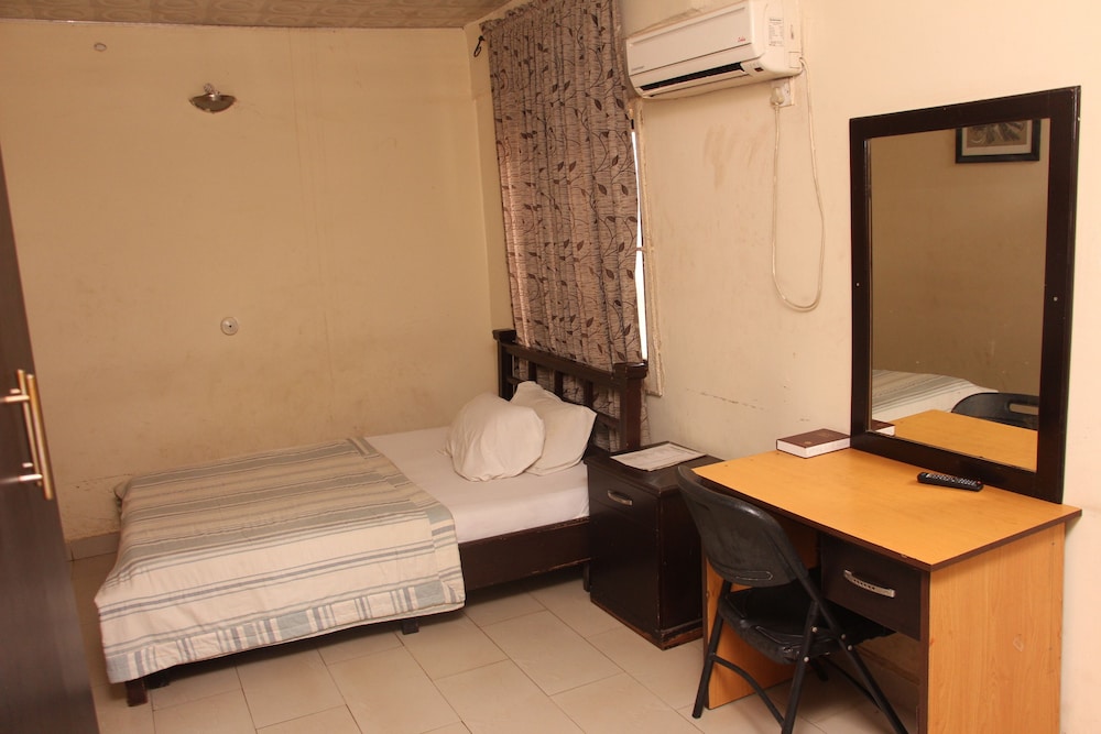Sapphire Guest House 13/14