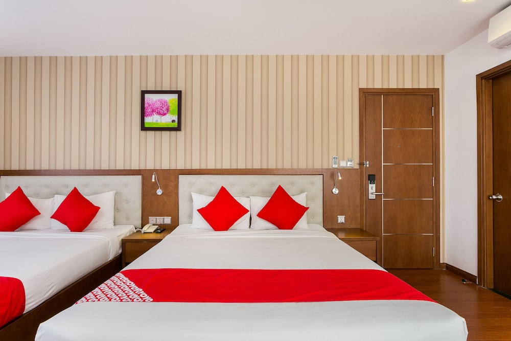 DELUXE, QUADRUPLE, 2 QUEEN BEDS