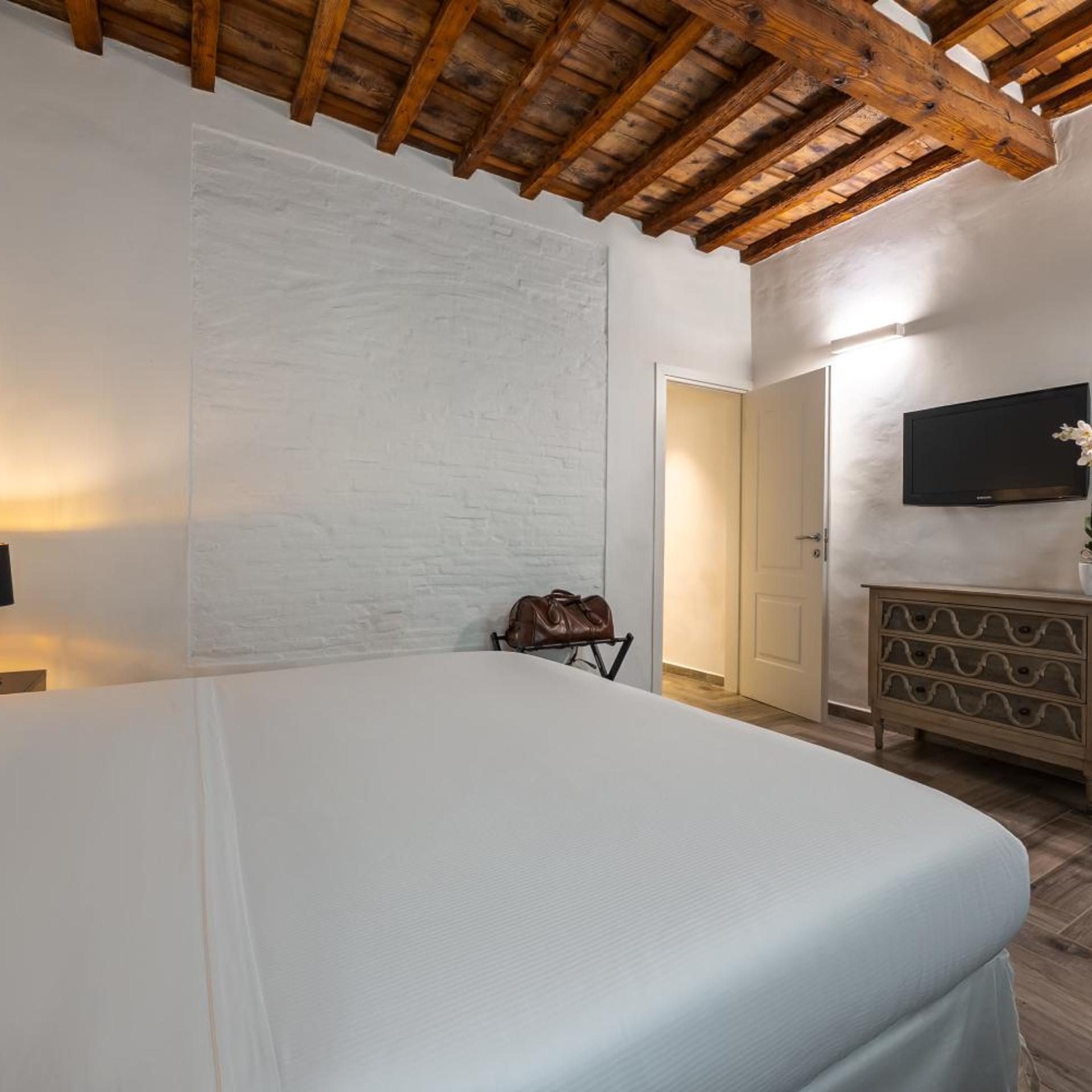 شقة، Hotel Globus 3/10