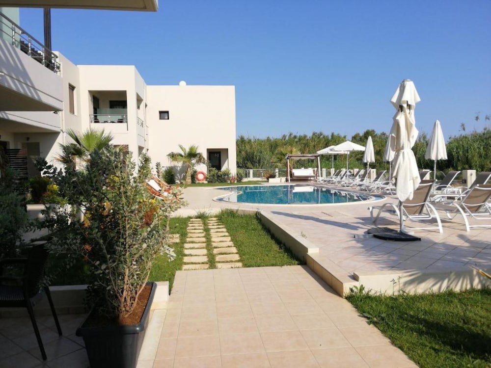 Carisa Suites and Apartments 36/50