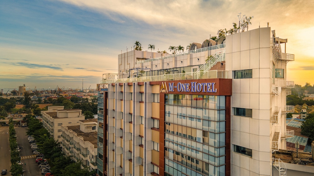 M One Hotel 5/52