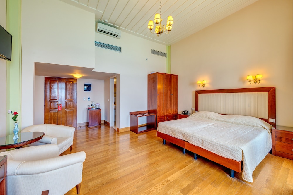 PRESIDENTIAL, SUITE