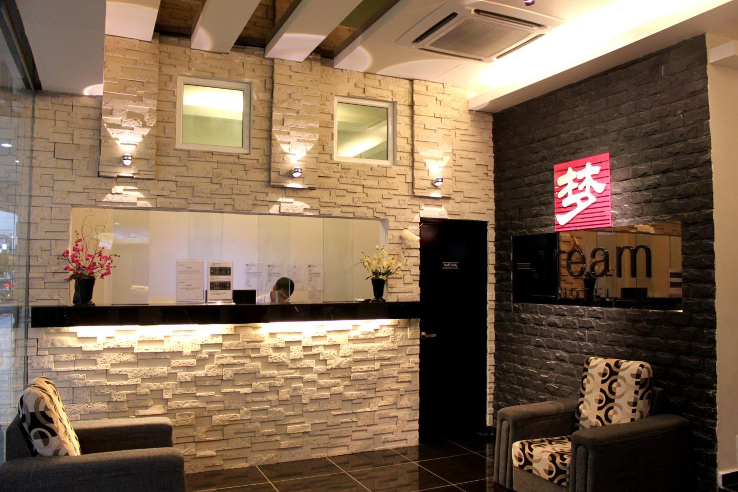 Dream Hotel 4/36