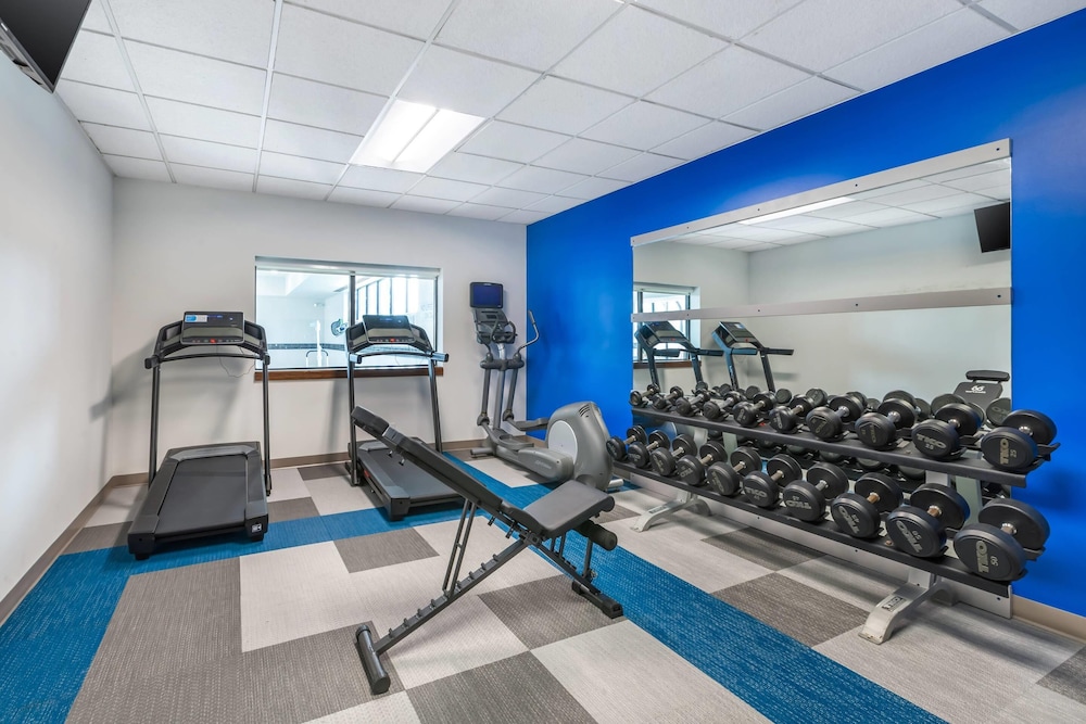 Comfort Inn and Suites Arlington Heights Wilke Rd 34/69
