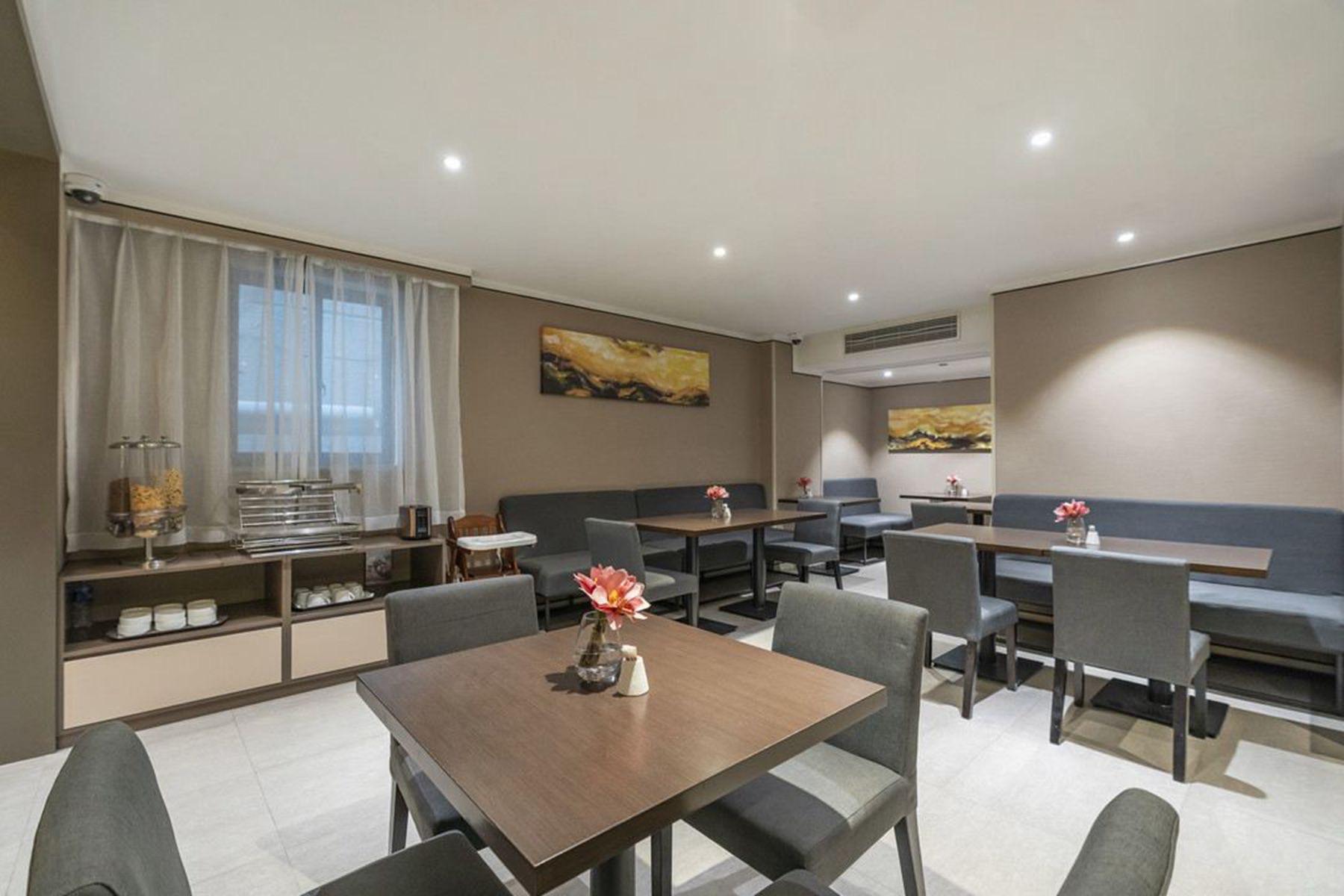 Home Inn Plus (Shanghai Hongqiao Road Metro Station) 35/42