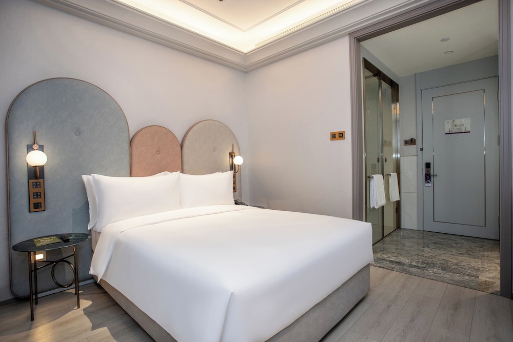 Mercure Changchun Ziyou Road Dahua 12/29