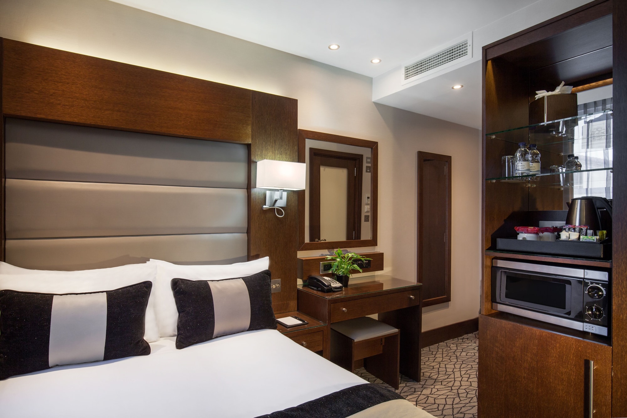 DELUXE, DOUBLE BED