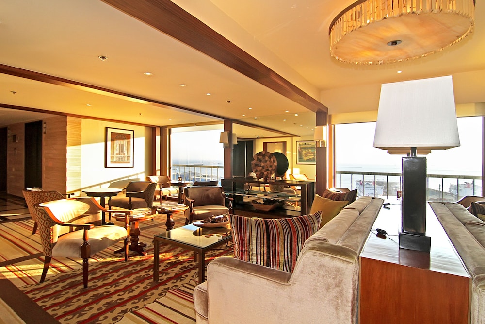 The Manila Hotel 24/25