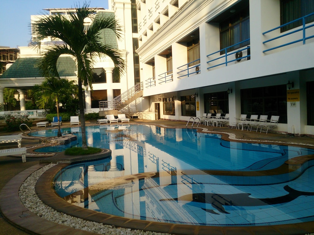 Camelot Hotel Pattaya 46/50