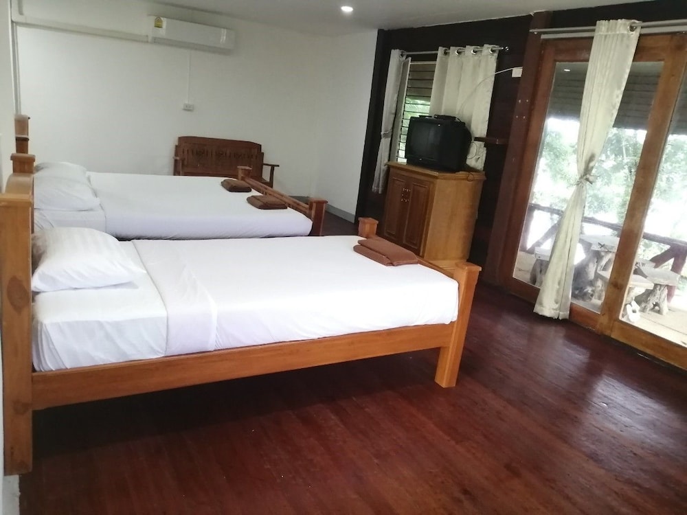 Jansom Beach Resort 7/67