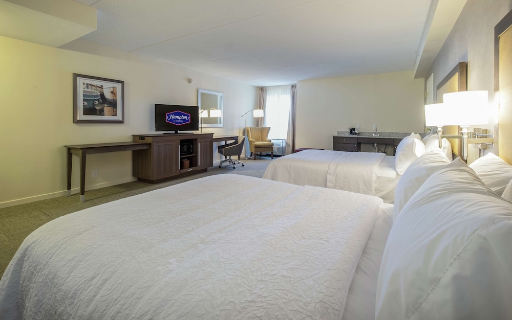 Studio, 2 Queen Beds, Sofa, Kitchenette, Accessible
