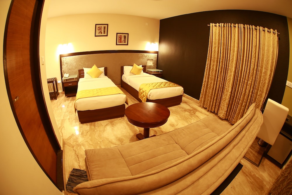Breeze Suites Transit Hotel 32/34