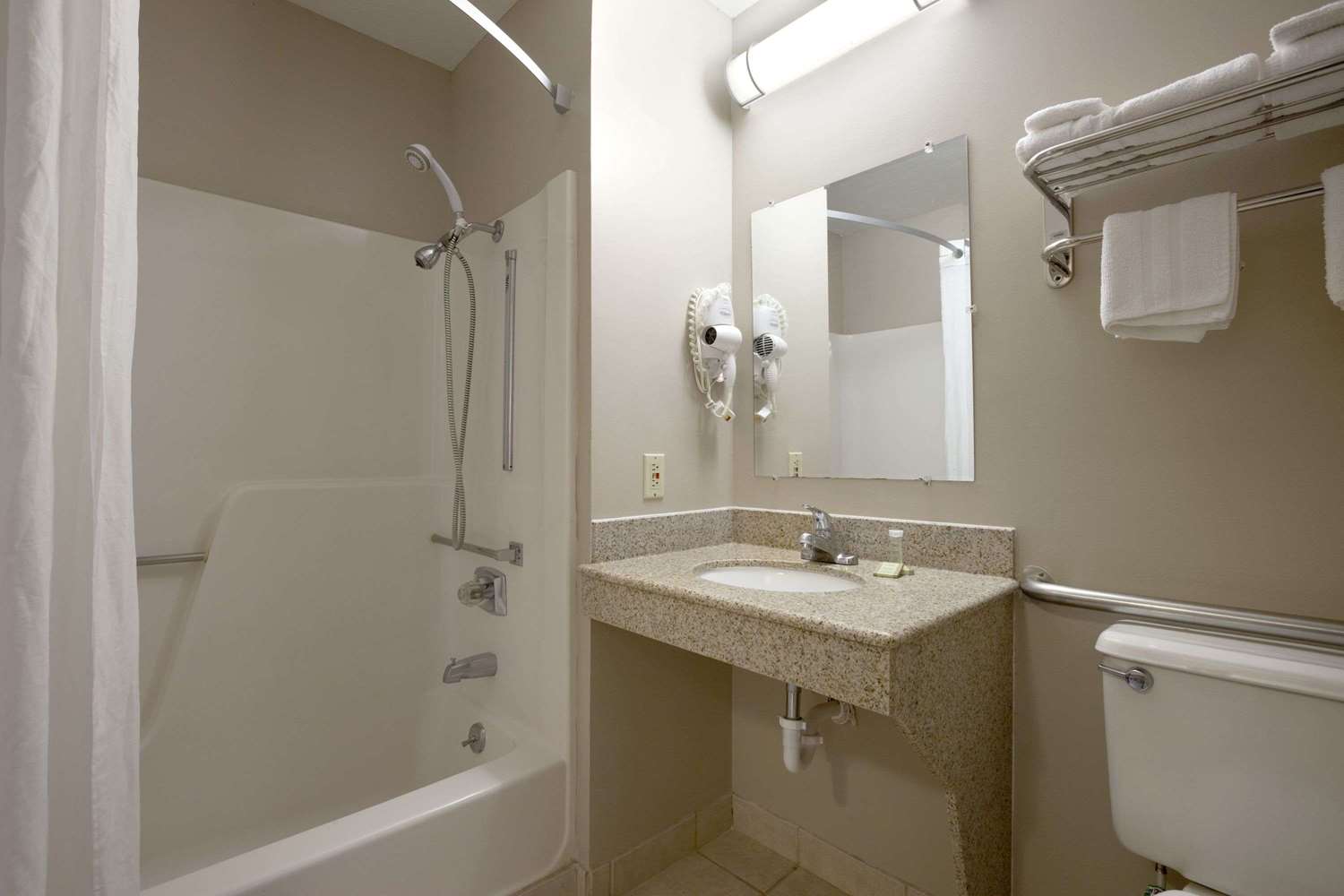 Super 8 By Wyndham Fremont Ne 33/33
