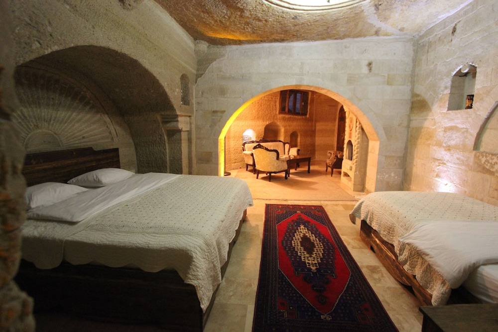 Family Cave Suites Hotel 10/50