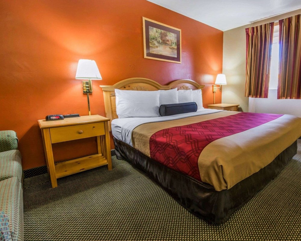Standard, 2 Double Beds, Smoking, Econo Lodge Hermitage South 2/5