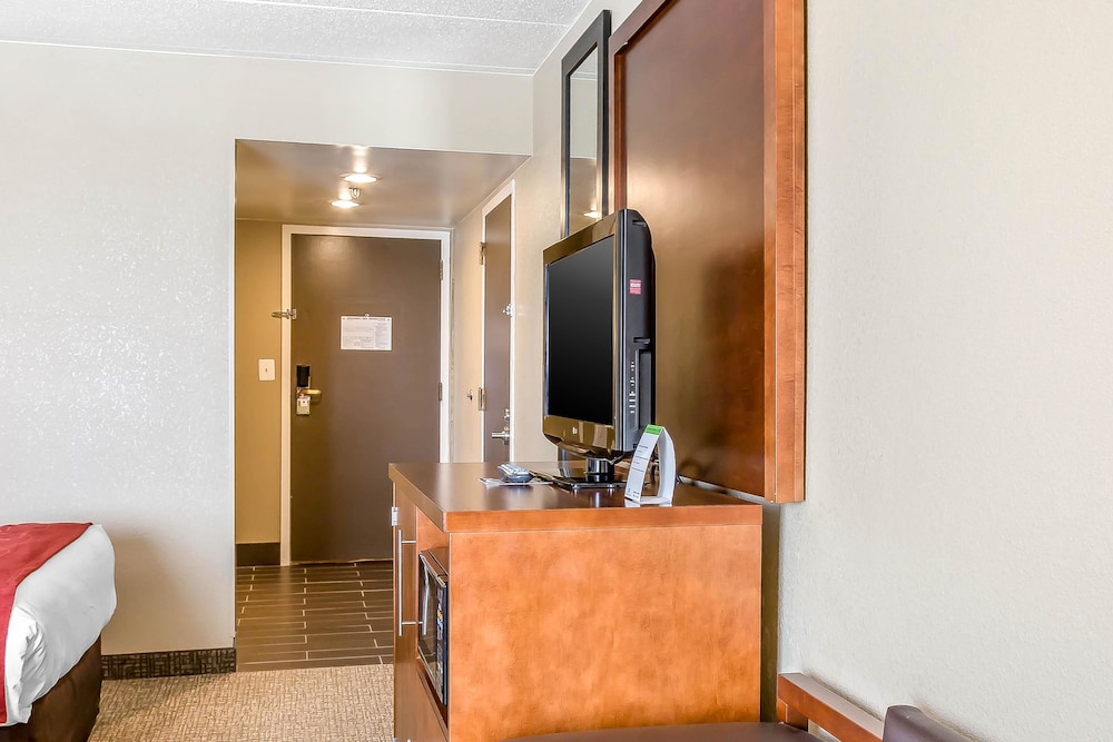 Comfort Inn and Suites Aberdeen Near Apg 24/49