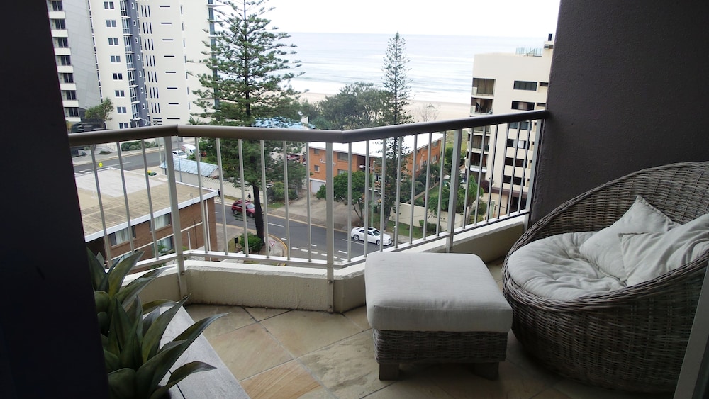 Surfers Beachside Holiday Apartments 32/35