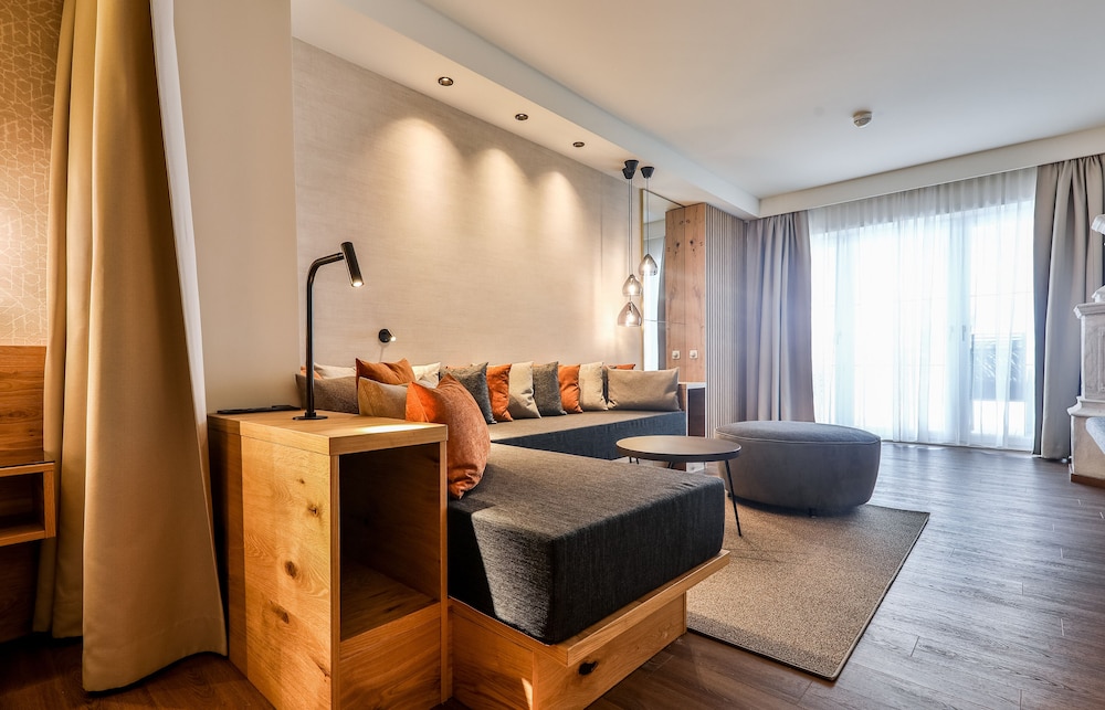 Traumhotel Alpina 32/49