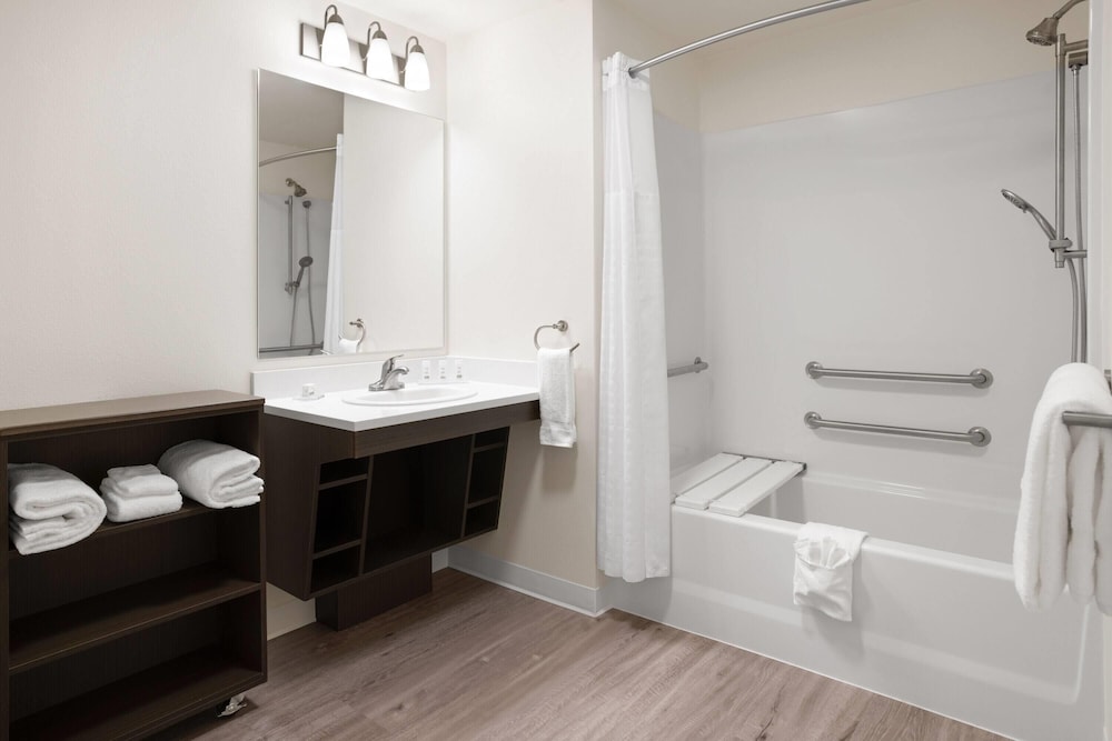 Hawthorn Extended Stay by Wyndham Alpine 48/49