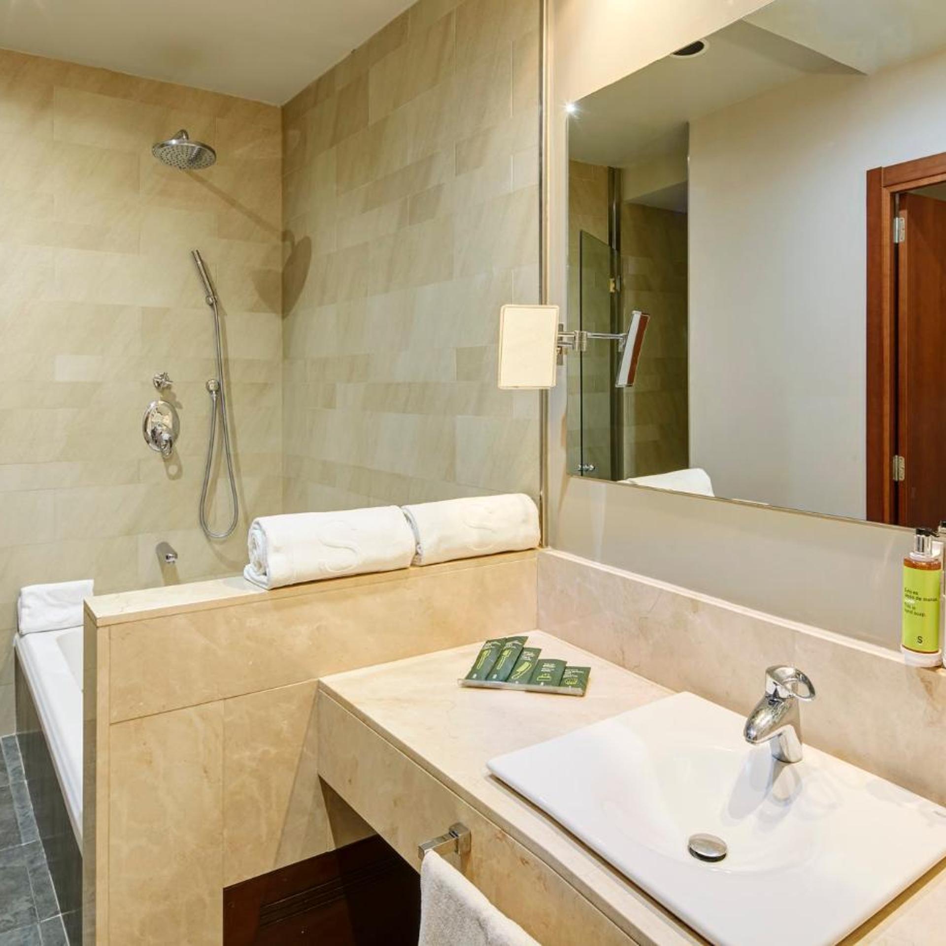 Superior, with Extra Bed, Sercotel Ciutat de Montcada 9/10