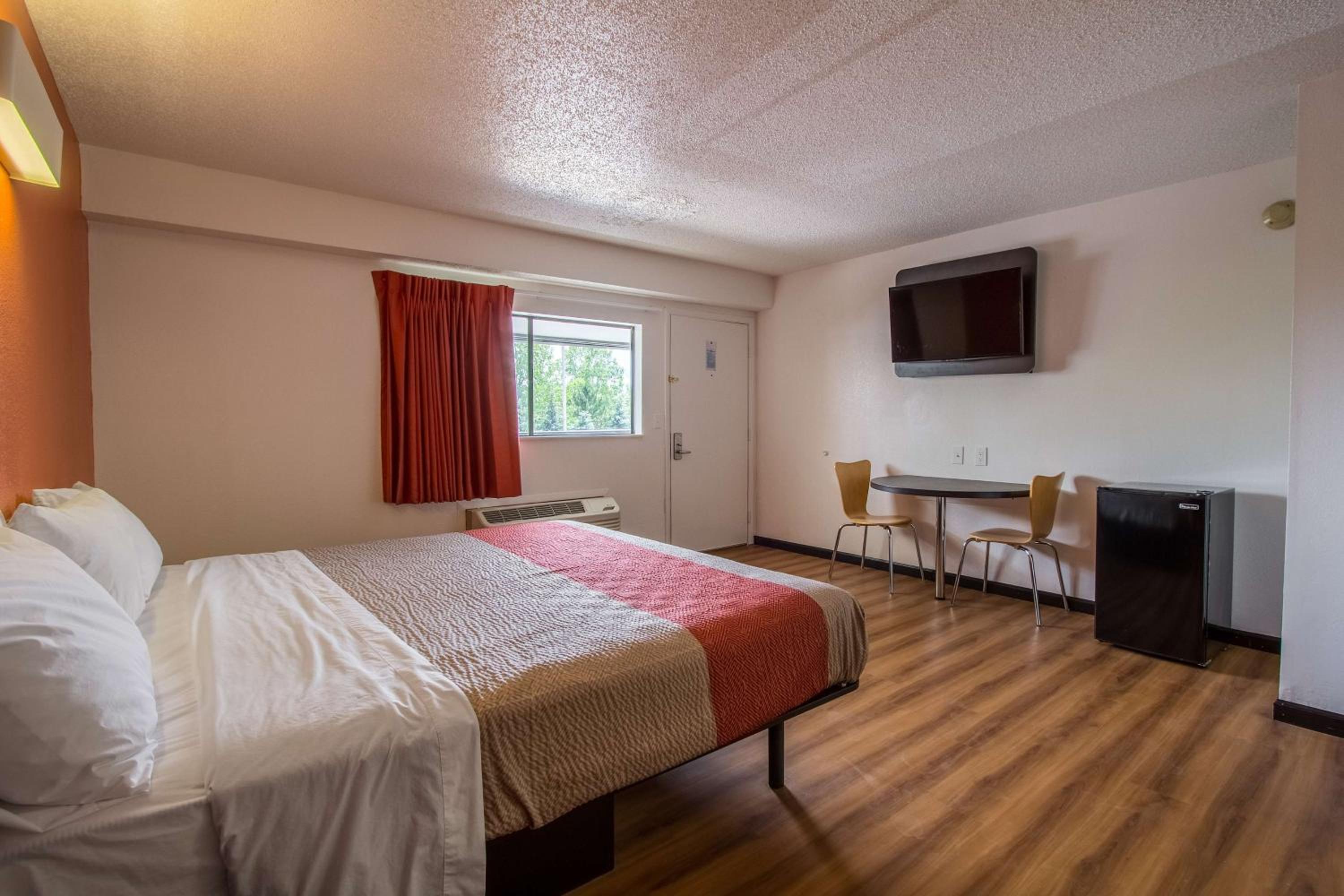 غرفة بسرير كينج للمدخنين